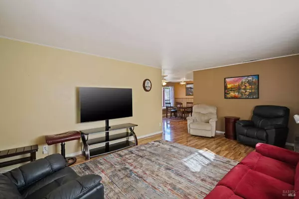 1359 Despina DR, Ukiah, CA 95482