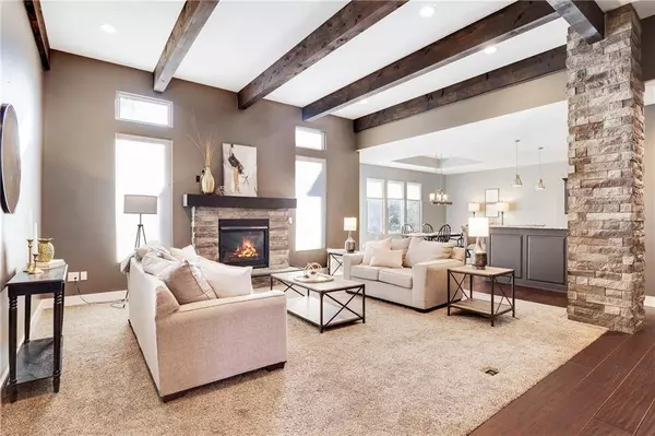 1405 NW Cottonwood DR, Grain Valley, MO 64029