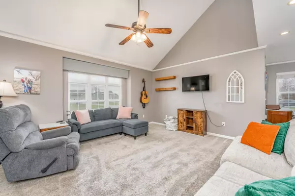 210 W Willow Gln, Hillsboro, KS 67063