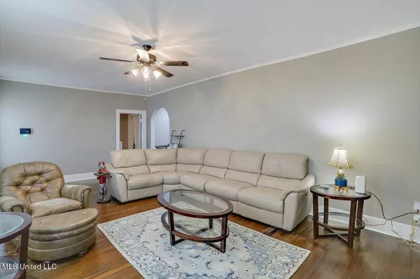 450 E Ridgeway Street, Jackson, MS 39206