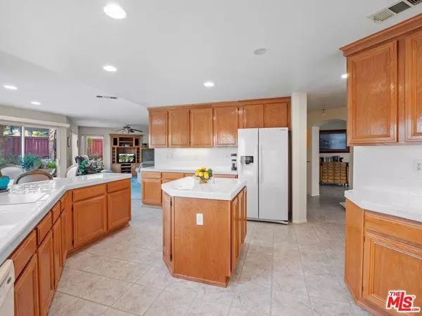 28632 Black Oak LN, Castaic, CA 91384