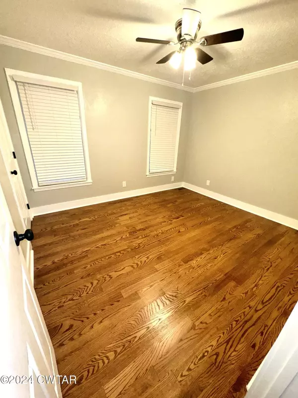 601 College ST, Kenton, TN 38233