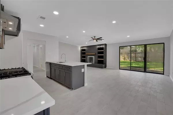 10818 Hillcroft ST, Houston, TX 77096