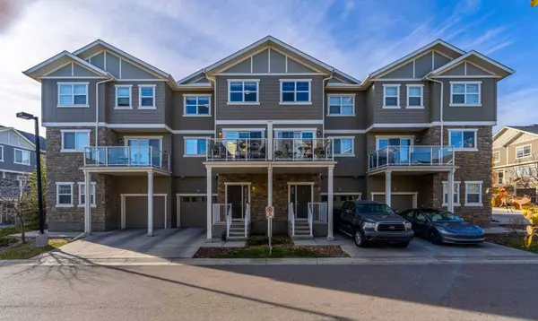 805 Evanston MNR NW, Calgary, AB T3P 0R9