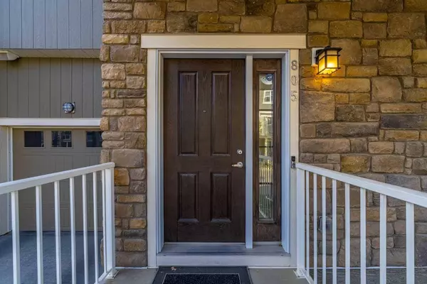 805 Evanston MNR NW, Calgary, AB T3P 0R9