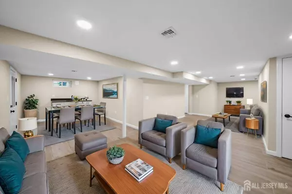 19 Kamm AVE, South River, NJ 08882