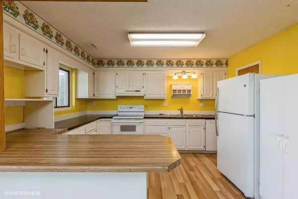 6750 School Street #902, Windsor Heights, IA 50324