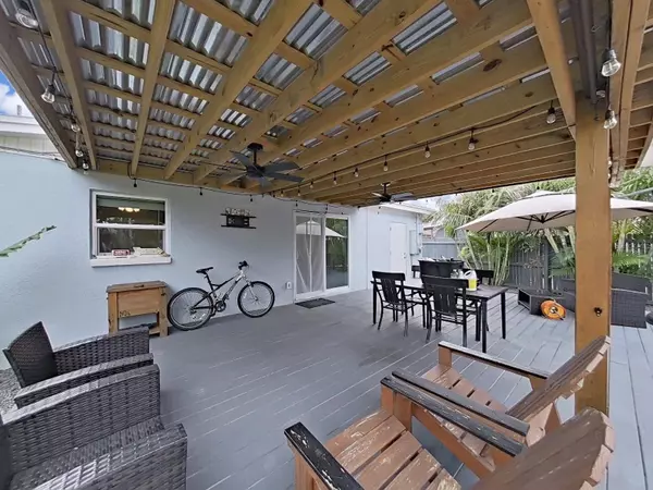 3712 OVERLOOK DR NE, Saint Petersburg, FL 33703