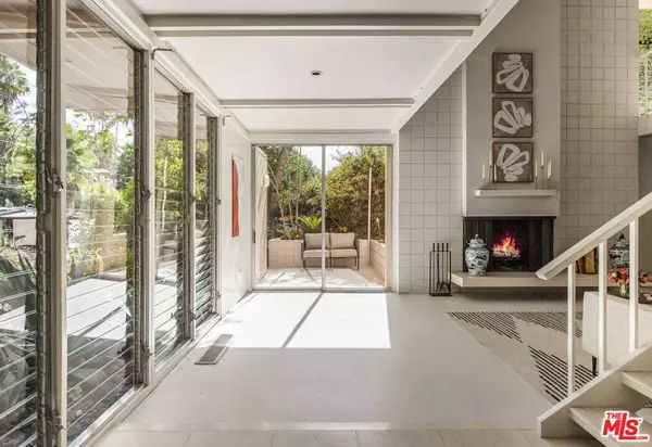 5649 Valley Oak Dr, Los Angeles, CA 90068