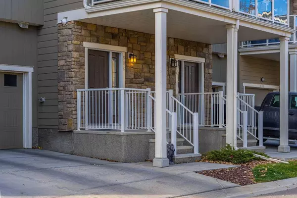 805 Evanston MNR NW, Calgary, AB T3P 0R9