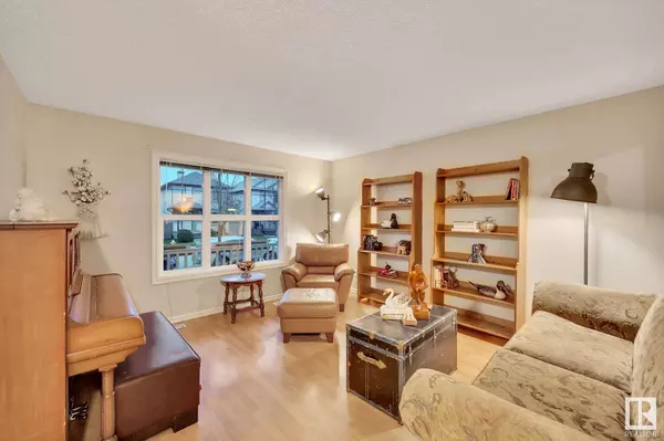 2920 25 ST NW, Edmonton, AB T6T 1Z9