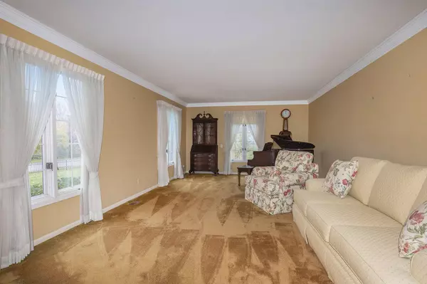 3010 Oak Hollow SE Drive, Grand Rapids, MI 49506