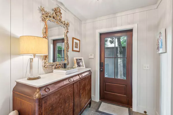 40 1/2 State St, Charleston, SC 29401