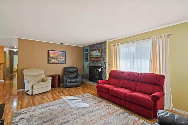 1359 Despina DR, Ukiah, CA 95482