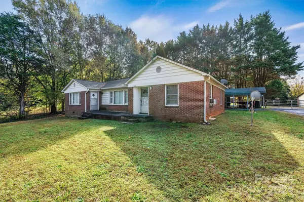 1538 19th AVE NE, Hickory, NC 28601