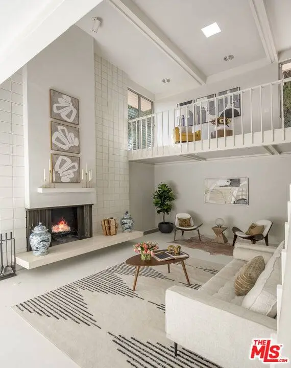 5649 Valley Oak Dr, Los Angeles, CA 90068