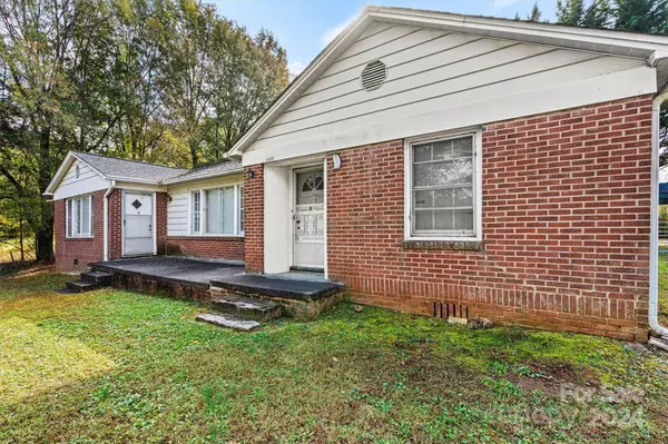 1538 19th AVE NE, Hickory, NC 28601