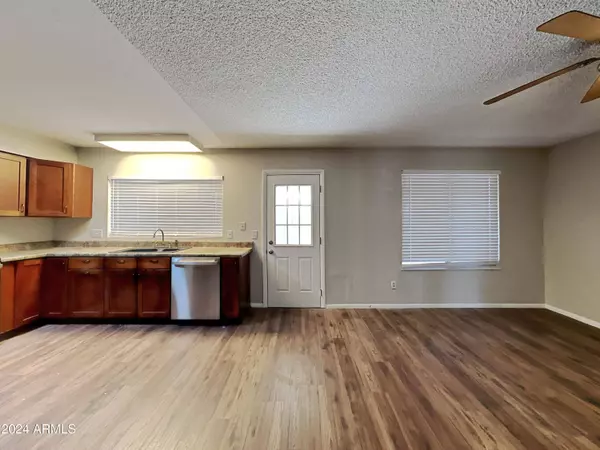 19038 N 2ND Avenue, Phoenix, AZ 85027