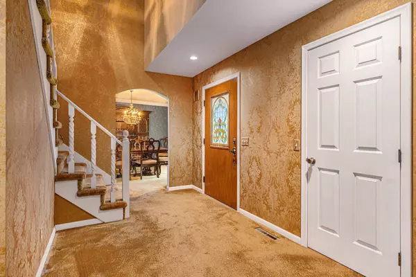 3010 Oak Hollow SE Drive, Grand Rapids, MI 49506