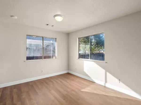 3762 E Mckenzie Avenue, Fresno, CA 93702