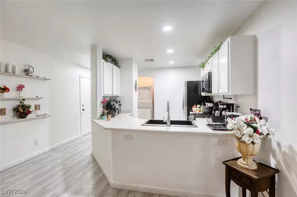 9930 Delicate Dew Street, Las Vegas, NV 89183