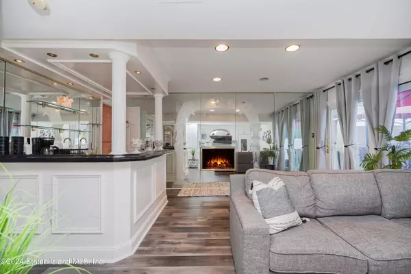 208 Arlene ST, Staten Island, NY 10314