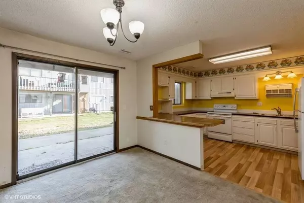 6750 School Street #902, Windsor Heights, IA 50324