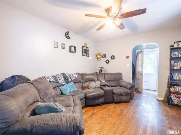 1210-1212 S 4TH ST, Pekin, IL 61554