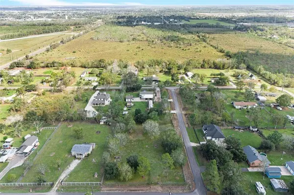 6019 Jake LN, Rosharon, TX 77583