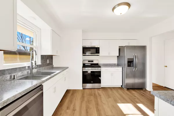 6925 N 85th St, Milwaukee, WI 53224