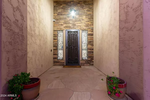 8042 W ELECTRA Lane, Peoria, AZ 85383