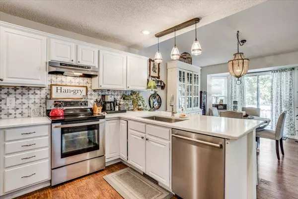 2439 N Regency Lakes Ct, Wichita, KS 67226