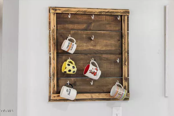 2428 Bob Little RD, Elizabethton, TN 37643