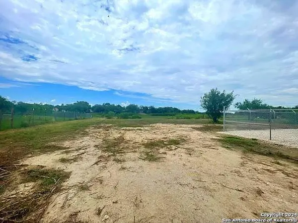 661 County Road 6843, Lytle, TX 78052