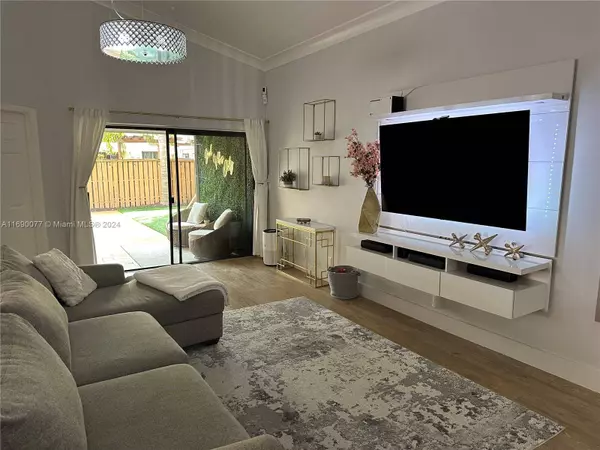 9354 NW 18th Mnr, Plantation, FL 33322