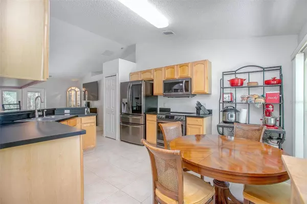 937 LAKE LINDLEY DR N, Deland, FL 32724