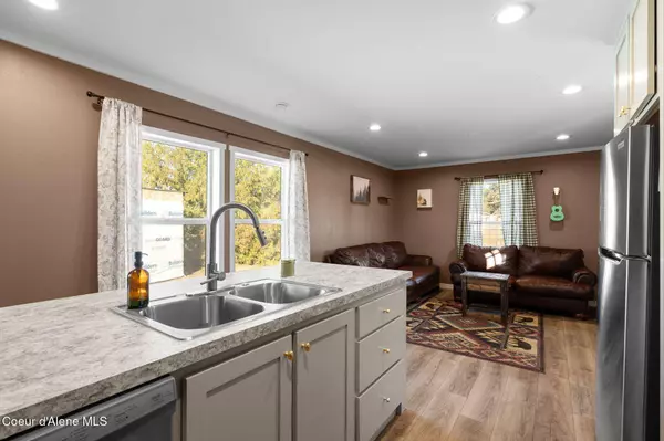 2011 W Caroline Dr, Rathdrum, ID 83858