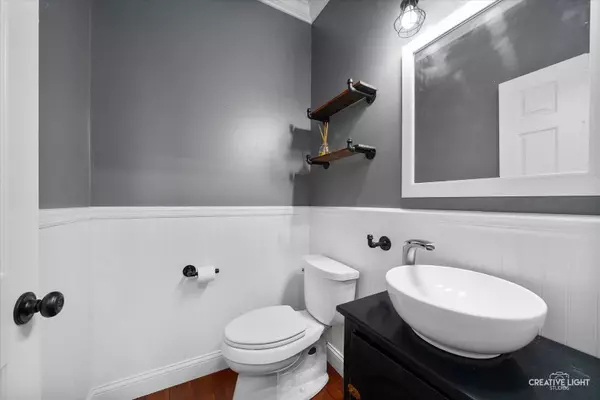 302 Mallard LN, Sugar Grove, IL 60554