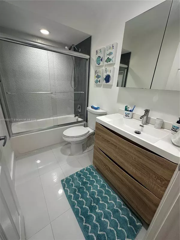 9354 NW 18th Mnr, Plantation, FL 33322