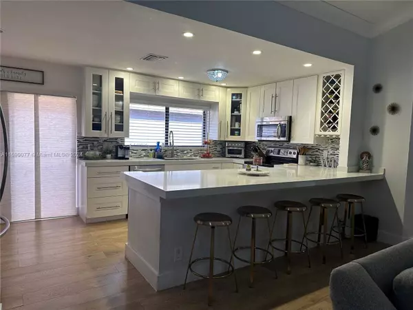 9354 NW 18th Mnr, Plantation, FL 33322