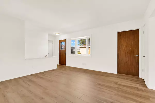 6925 N 85th St, Milwaukee, WI 53224