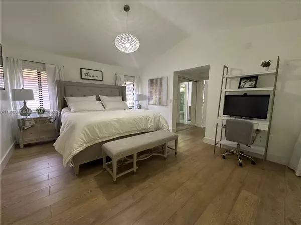 9354 NW 18th Mnr, Plantation, FL 33322