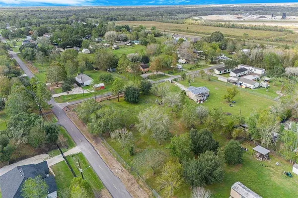 6019 Jake LN, Rosharon, TX 77583