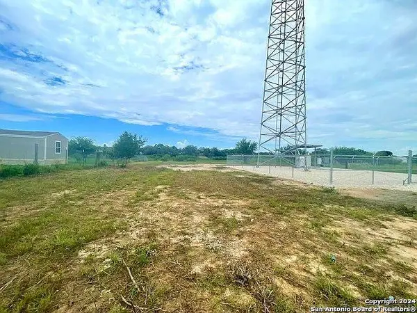 661 County Road 6843, Lytle, TX 78052