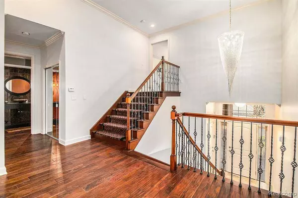 6573 BERRY CREEK Lane, West Bloomfield, MI 48322