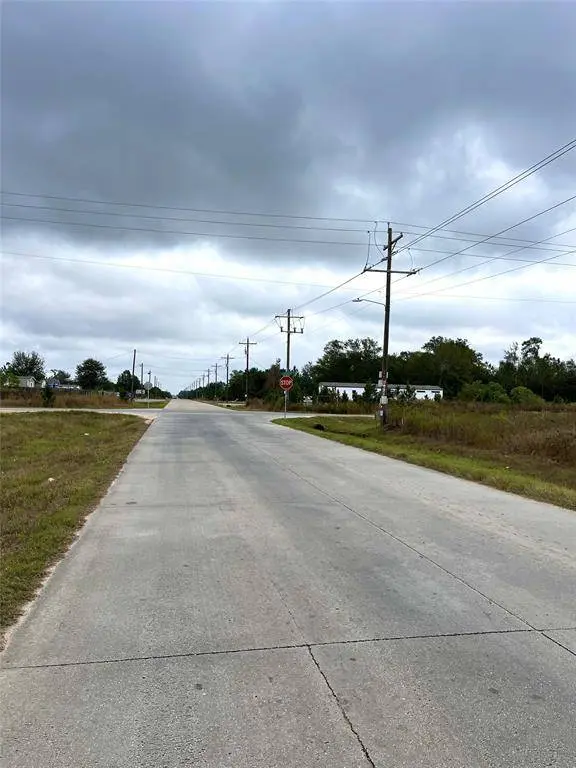 499 County Road 5017, Cleveland, TX 77327