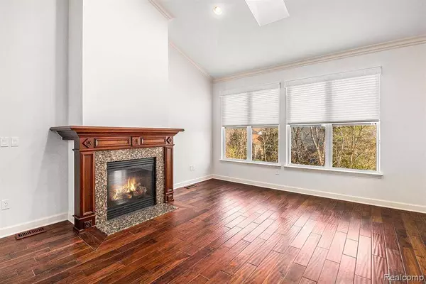 6573 BERRY CREEK Lane, West Bloomfield, MI 48322