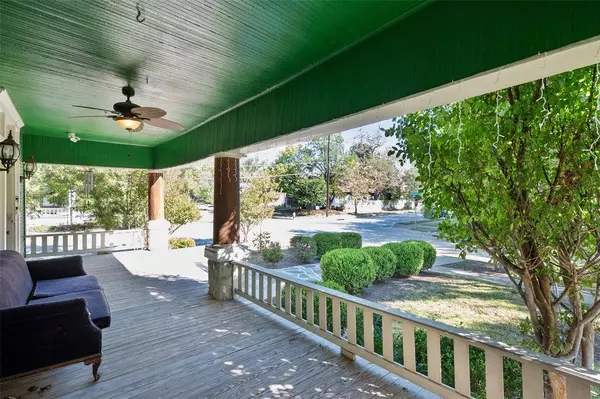 2000 Hurley Avenue, Fort Worth, TX 76110