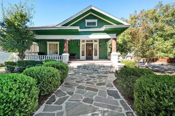 2000 Hurley Avenue, Fort Worth, TX 76110