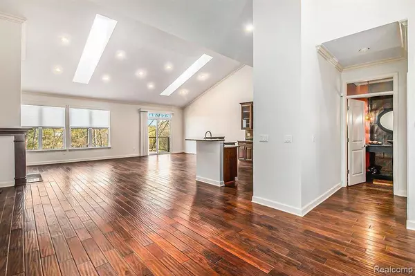 6573 BERRY CREEK Lane, West Bloomfield, MI 48322